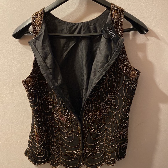 Vintage Beaded Sleeveless blouse with floral design Used in Good condition - Picture 8 of 13